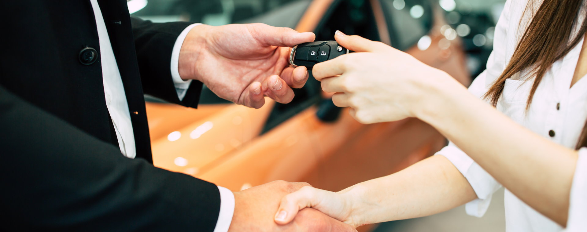 Chcesz darować samochodu po wykupie z leasingu? Zobacz co z podatkami