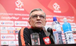 Trener Nawałka: Kary finansowe dla piłkarzy za złamanie regulaminu