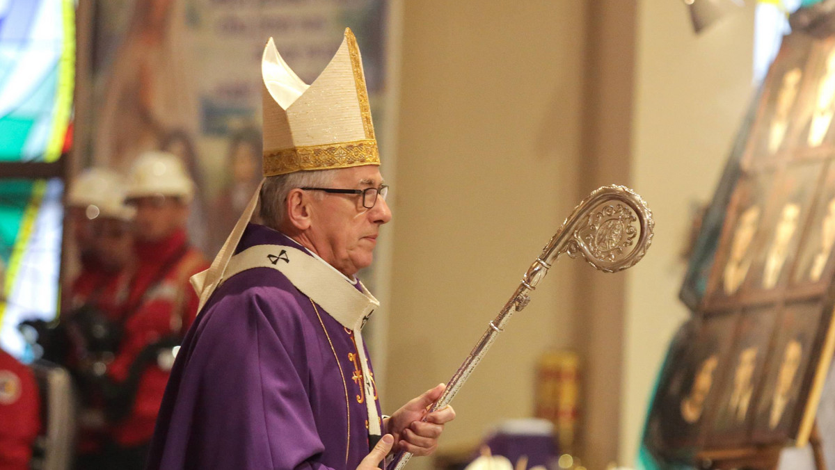 "Zaangażowanie w nieustanne bratobójcze wojny", o którym w swoim orędziu na Wielki Post napisał papież Franciszek, jest "zauważalne i gorszące" także w polskim społeczeństwie – ocenił metropolita katowicki abp Wiktor Skworc w dzisiejszym słowie do diecezjan.