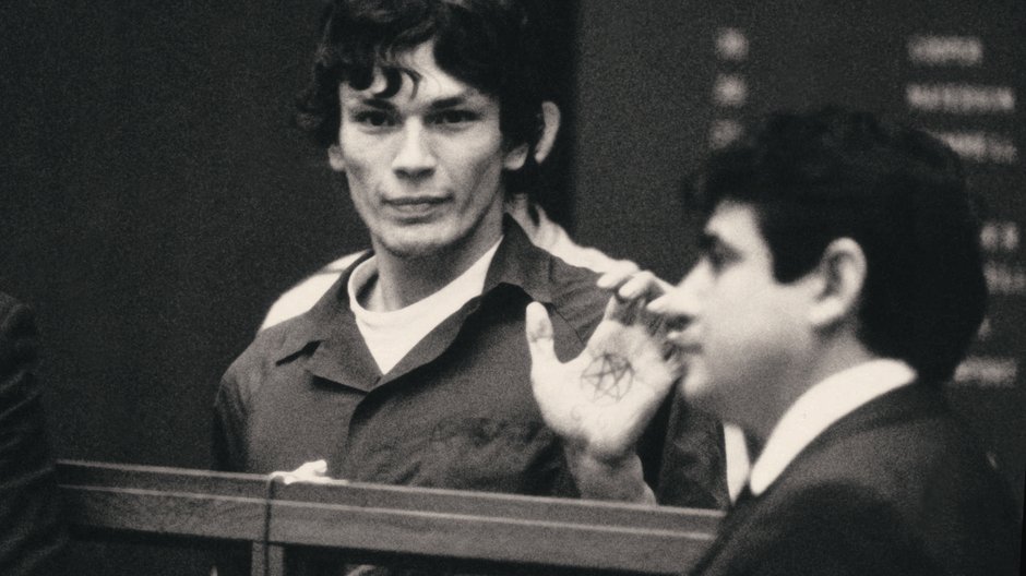 "Richard Ramirez: Polowanie na seryjnego mordercę" - zdjęcia z planu serialu. Na zdjęciu: Richard Ramirez