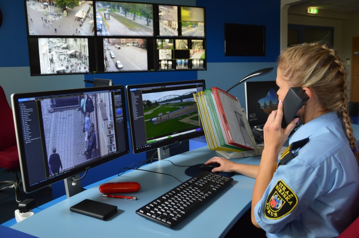 15-year-old drunk on the street. The guards called the ambulance