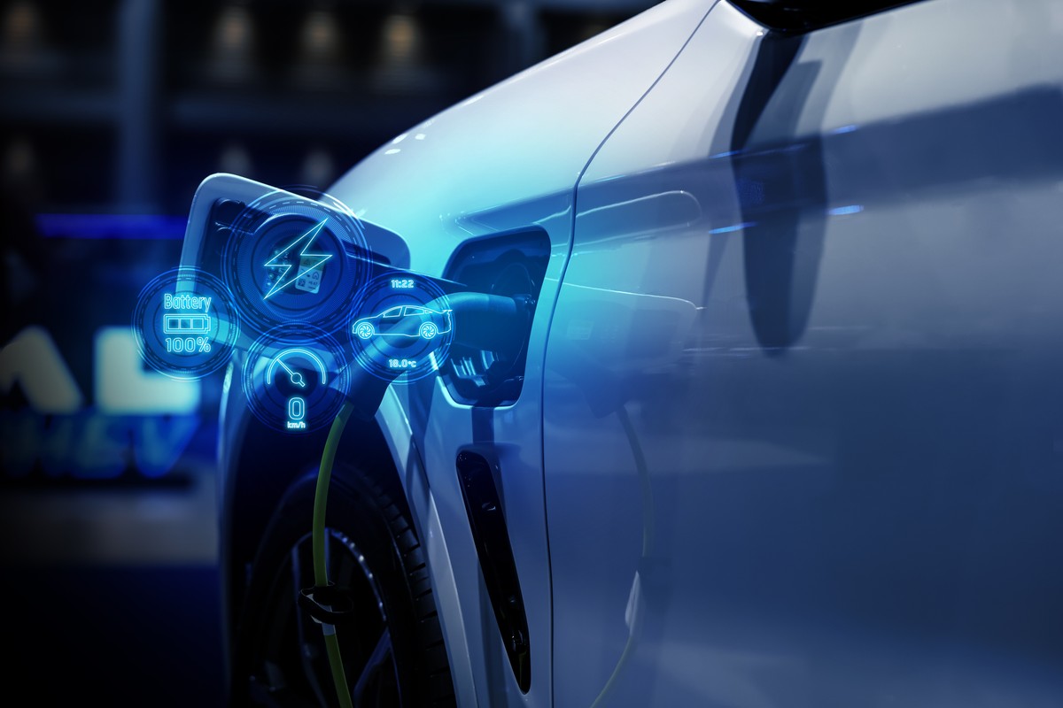 Samochody elektryczne tracą popularność? Chęć przejścia na elektryki spada szybciej w Europie niż w USA