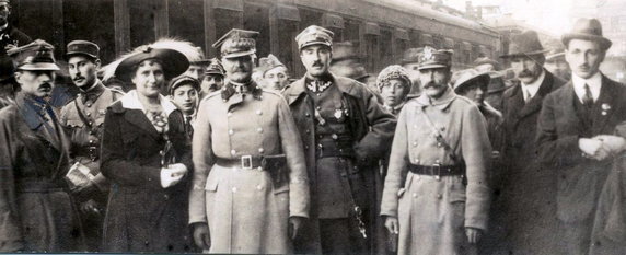 Członkowie polskiej delegacji wysłanej na rokowania pokojowe z bolszewikami. 
