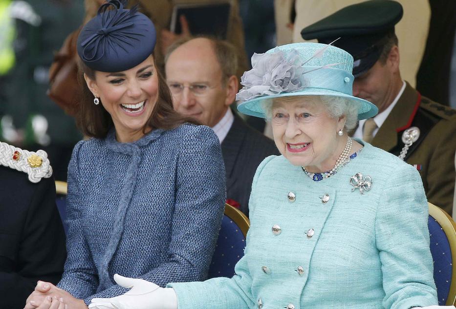 Erzsébet sokkal könnyedebben viselkedik Katalin hercegnő oldalán /Fotó: Getty Images