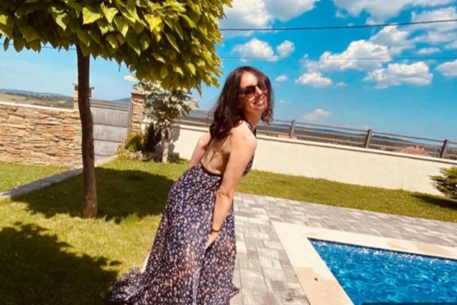 Sloboda Mićalović u vikendici