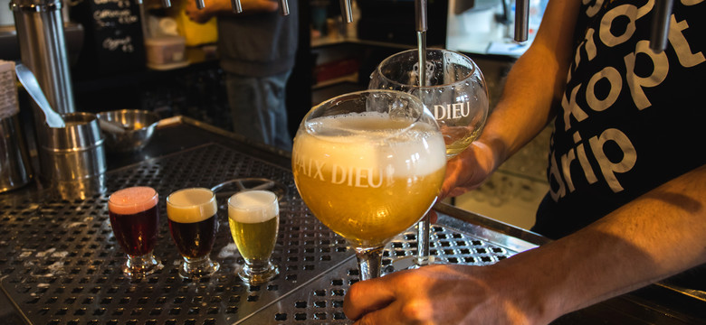 Belgia: właściciel baru skazany na trzy miesiące za podanie piwa