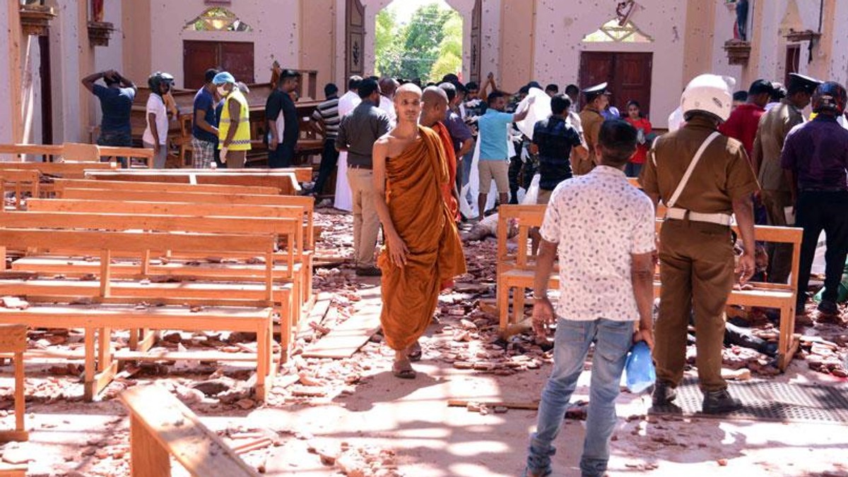 Caritas Polska jest w stałym kontakcie z Caritas Sri Lanka, która ogłosiła pełną mobilizację w związku z tymi tragicznymi wydarzeniami. Pracownicy organizacji na bieżąco analizują sytuację i planują podjęcie niezbędnych działań. W pracę zaangażowane są trzy parafie, w których doszło do niedzielnych ataków oraz doświadczeni partnerzy lokalni.