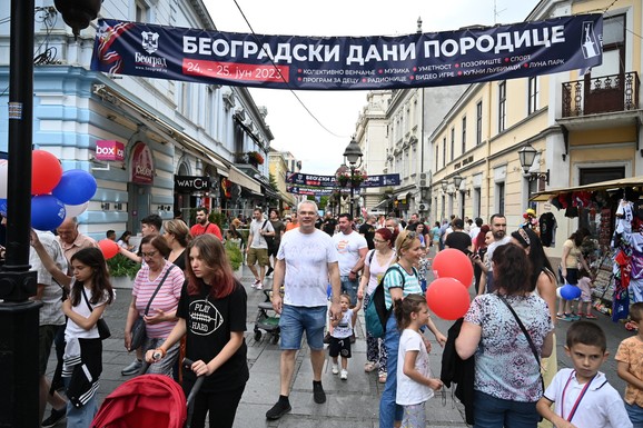Bal rusko-srpskog prijateljstva na Kalemegdanu oduševio Beograđane: Pesma i igra spojile dve kulture i sve generacije