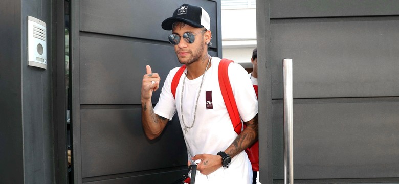 Liga francuska: Neymar wylądował w Paryżu. Kibice PSG już kupują koszulki z jego nazwiskiem