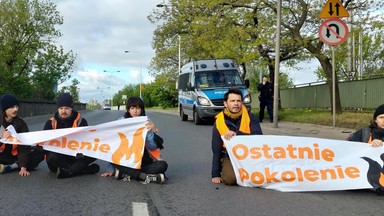 Aktywiści klimatyczni znów próbują blokować mosty w Warszawie