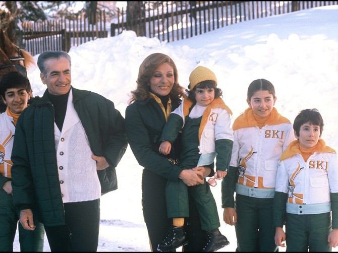 Fara Pahlavi sa suprugom i decom
