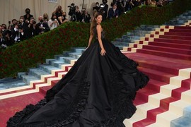 Ovo su NAJDUŽE haljine u istoriji Met Gale: Raskošni šlepovi dugi nekoliko metara - prava je umetnost osmisliti ovakve toalete, a i nositi ih
