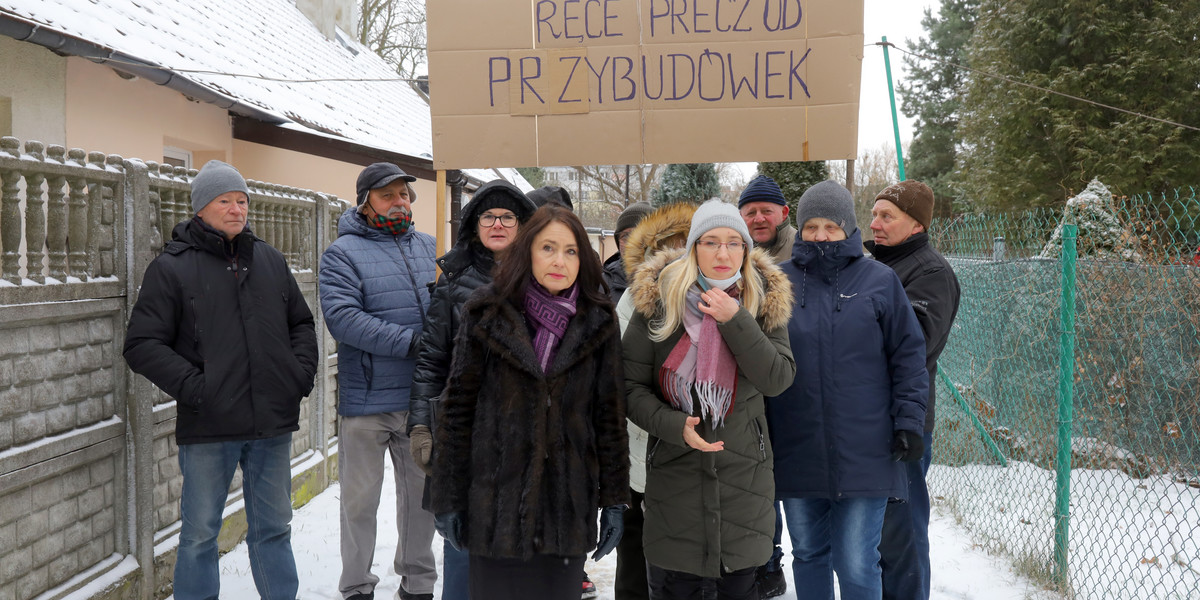 Mieszkańcy osiedla Ziołowa w Łodzi mówią: ręce precz od przybudówek.