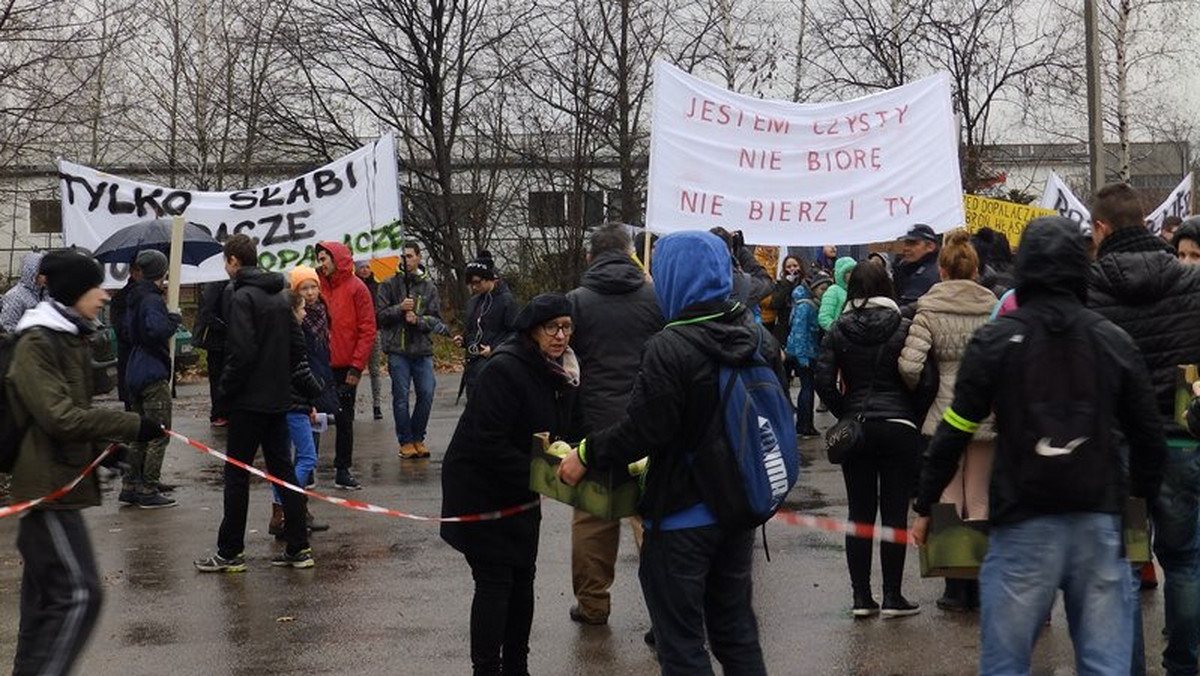 300 uczniów przemaszerowało ulicami Katowic, niosąc transparenty z hasłami przeciwko dopalaczom. W akcji "Jestem czysty. Nie biorę. Nie bierz i ty" wzięła udział młodzież ze szkół w Załęża i z osiedla Tysiąclecia.