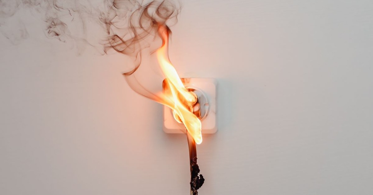 Pożar w firmie – jak ująć jego skutki w księgach