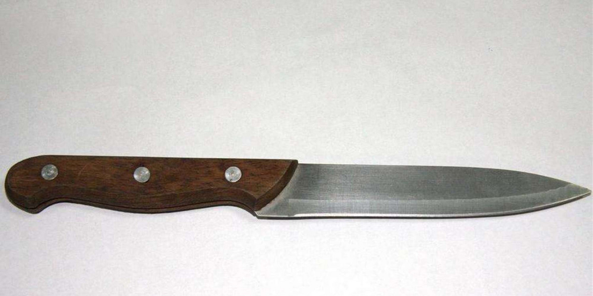 Nauczyciel dostał nożem w brzuch