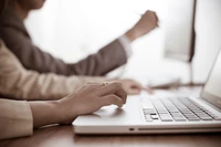 Jedna uwaga od szefowej — i łzy, których nie dało się zatrzymać