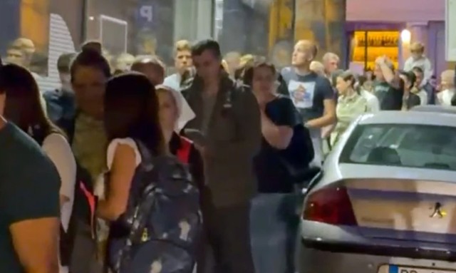 Marko Bulat sa suprugom ispred Hrama