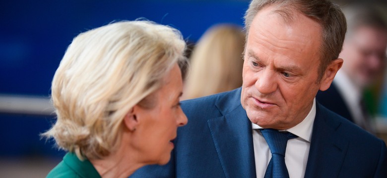 Politico: Tusk jak Kaczyński, ale von der Leyen go tak nie skrytykuje
