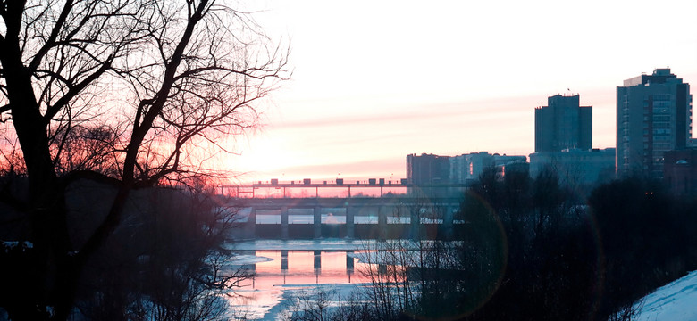 Do rosyjskiego miasta zbliża się "kolosalna" ilość wody. Zagrożona fabryka zbrojeniowa?