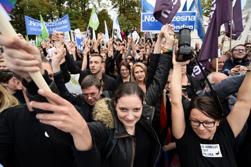 Szef MSZ szyderczo o kobietach: niech się bawią!