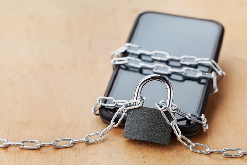 Rosyjska władza chce żołnierzom odebrać dostęp do smartfonów