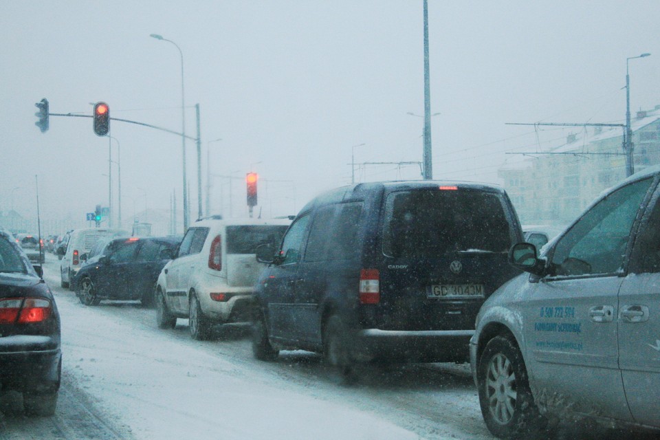 Zima nie odpuszcza. Bardzo ślisko na drogach