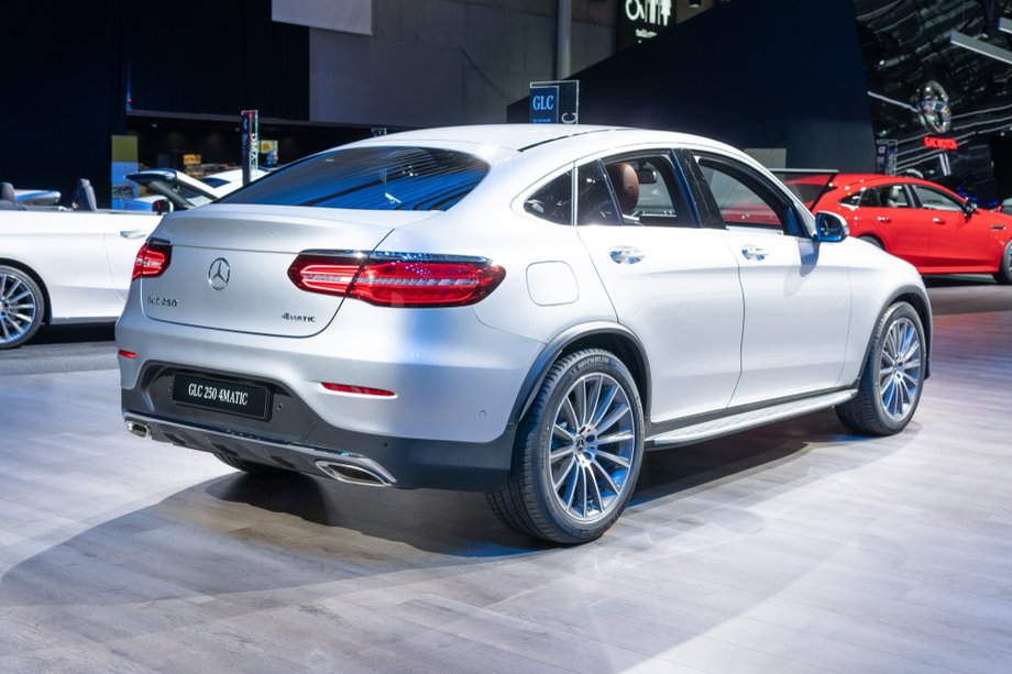 Mercedes GLC Coupe, podobnie jak BMW X4, jest mniejszą wersją większego SUV-a coupe, czyli Mercedesa GLE Coupe