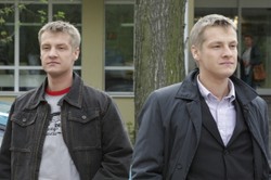 Kariera braci Mroczek nabiera tempa. Z "M jak miłość" trafili do kolejnego serialu TVP