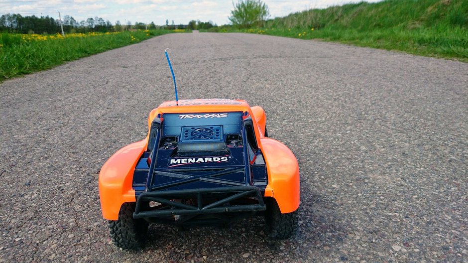 Traxxas slash 2WD szczotkowy 1 10