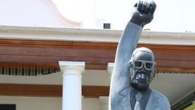 Komiczny pomnik w Zimbabwe. Twórca chciał ośmieszyć prezydenta?
