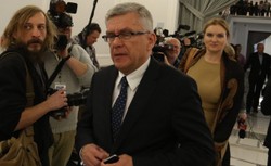 Karczewski wzywa bogatych Polaków, by nie brali 500 zł na dzieci. "Jak się Giertych zgłosi, to się skompromituje"