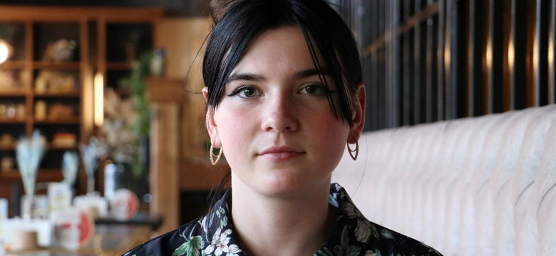 "Czasami przychodzili do nas pod prysznic i krzyczeli, że Ukraina upadnie". 16-letnia Nastia jest jednym z ukradzionych dzieci