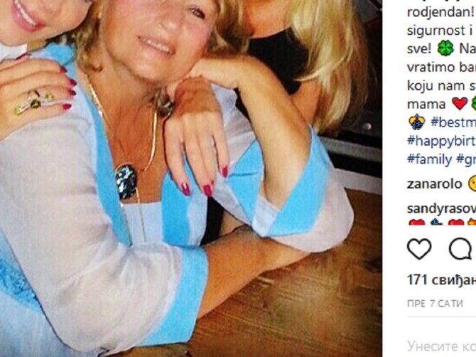Poznate sestre sa mamom