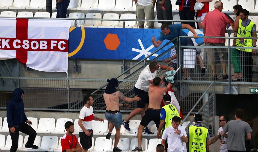 Bitwa rosyjskich i angielskich chuliganów przeniosła się na stadion