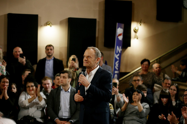 Donald Tusk podczas spotkania z wyborcami w Miejskim Centrum Kultury w Żywcu