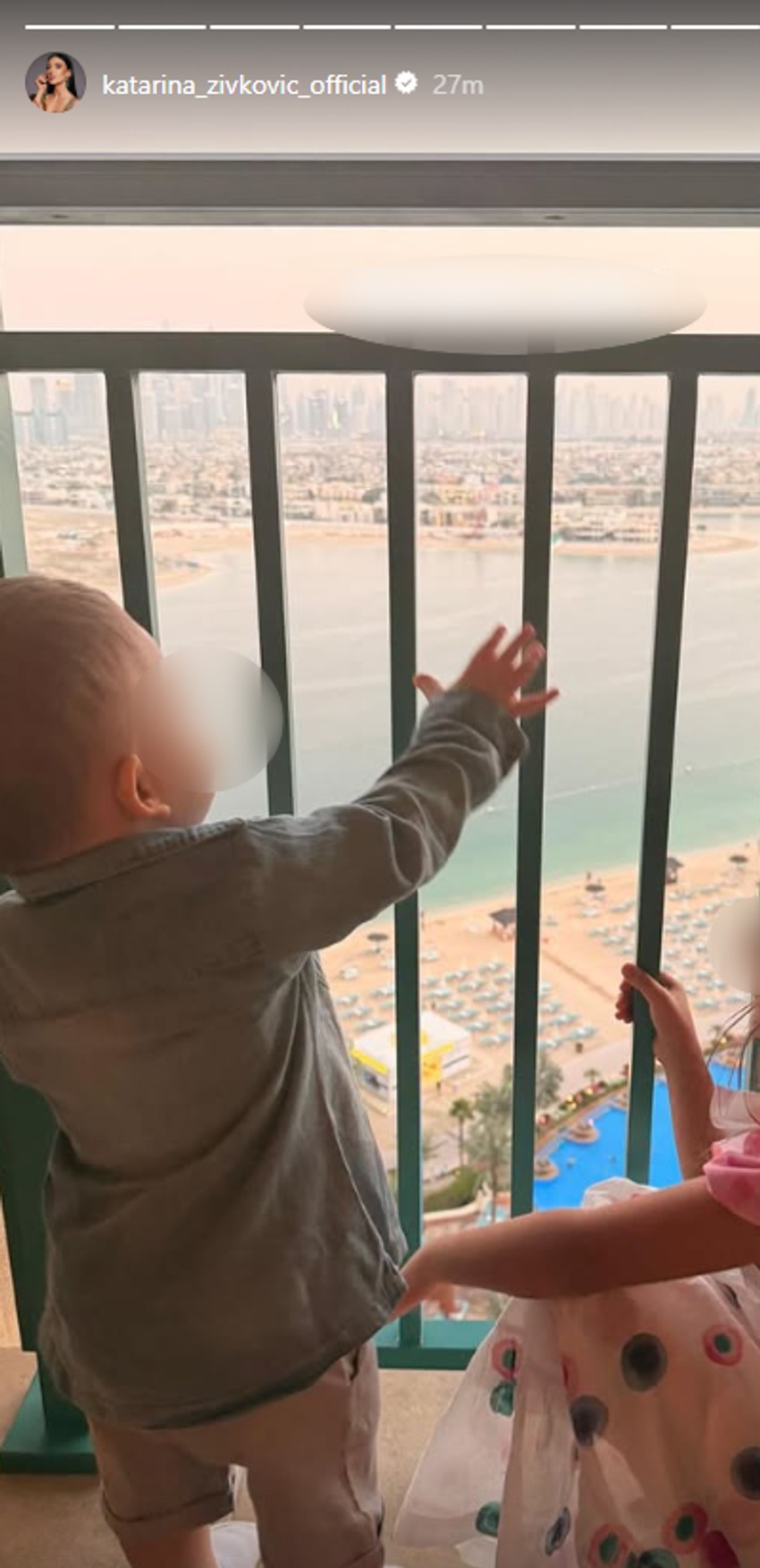 Katarina Živković sa sinom u Dubaiju