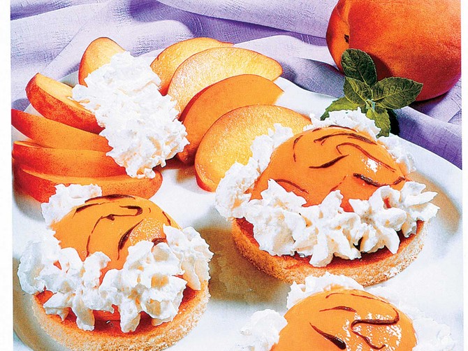 1722_kolac-s-kajsijama-web_blesk-arhiva