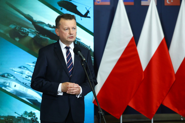 Wicepremier, minister obrony narodowej Mariusz Błaszczak podczas spotkania z mediami po nominacji na urząd wiceprezesa Rady Ministrów