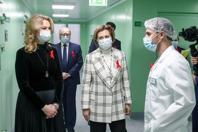 Ana Popova u sredini