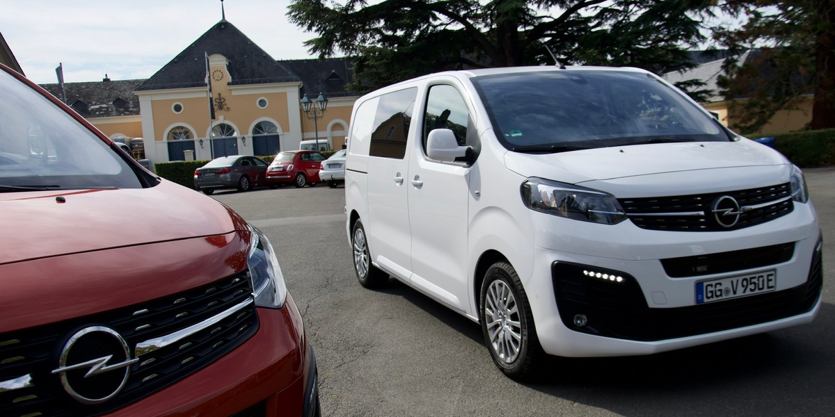 Opel Vivaro-e to pierwszy lekki elektryczny samochód użytkowy tej niemieckiej marki. Na rynek wchodzi razem z pasażerskim odpowiednikiem - modelem Zafira Life-e. Na pełnym ładowaniu pokona do 330 km według WLTP. 