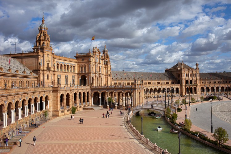 Na 7. miejscu uplasował się Plac Hiszpański w Sewilli.