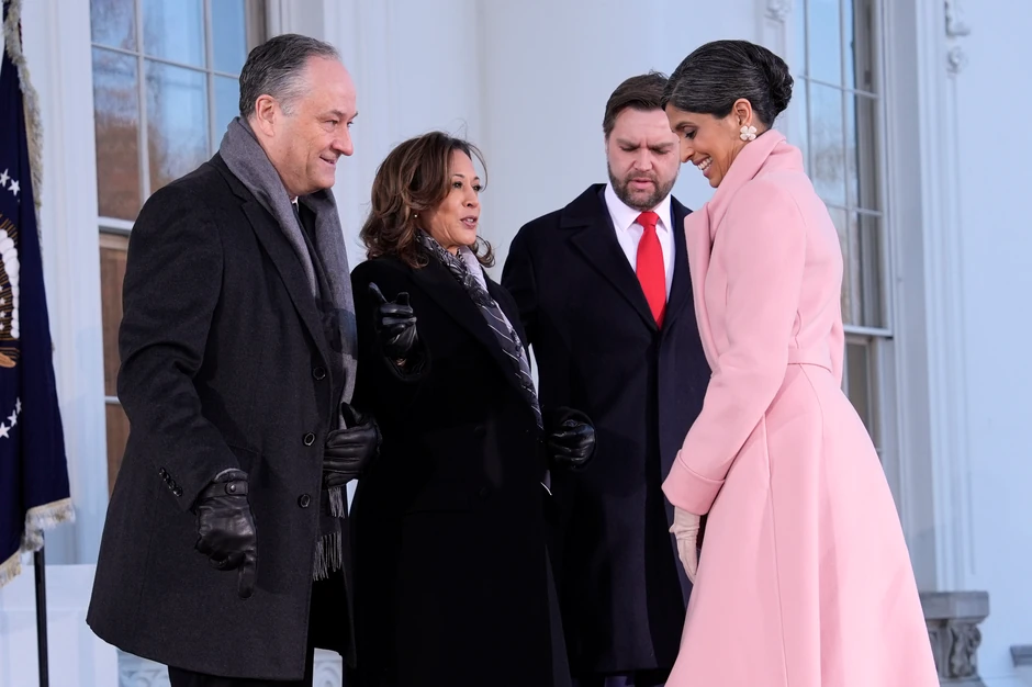 Dag Emhof i Kamala Haris sa Džej Dijem i Ušom Vens u Vašingtonu uoči inauguracije Donalda Trampa