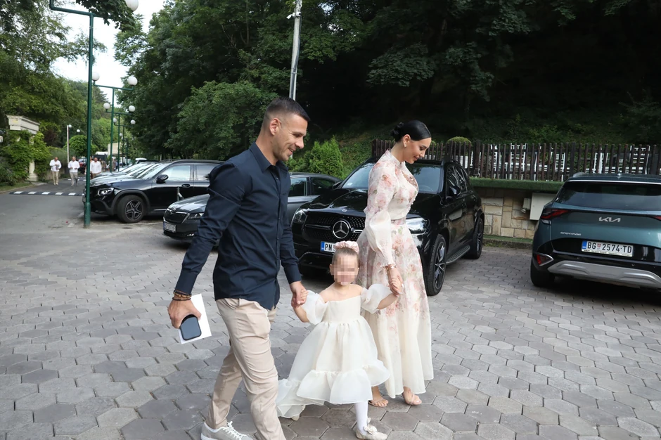 Kaća Grujić sa mužem i ćerkom 