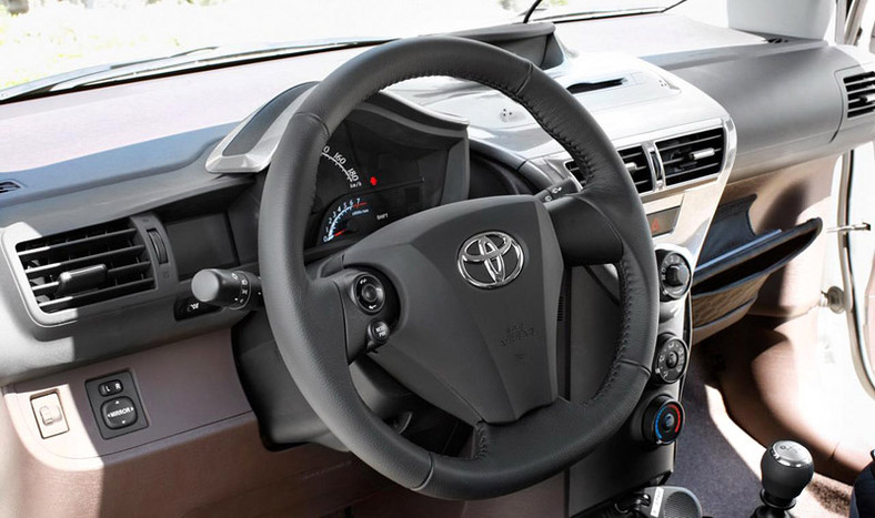 Paryż 2008: Toyota iQ – pierwsze informacje i fotografie wersji seryjnej