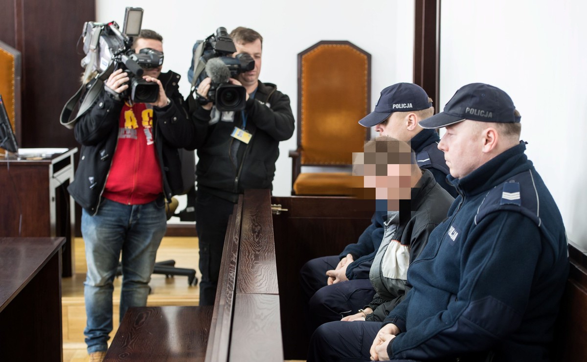 Sprawca Artur W. na sali sądowej