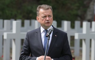 Białoruskie śmigłowce naruszyły polską przestrzeń powietrzną. Szef MON polecił zwiększyć liczbę żołnierzy na granicy