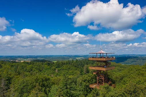 Wieża widokowa Wieżyca, z której można podziwiać panoramę Kaszubskiego Parku Krajobrazowego