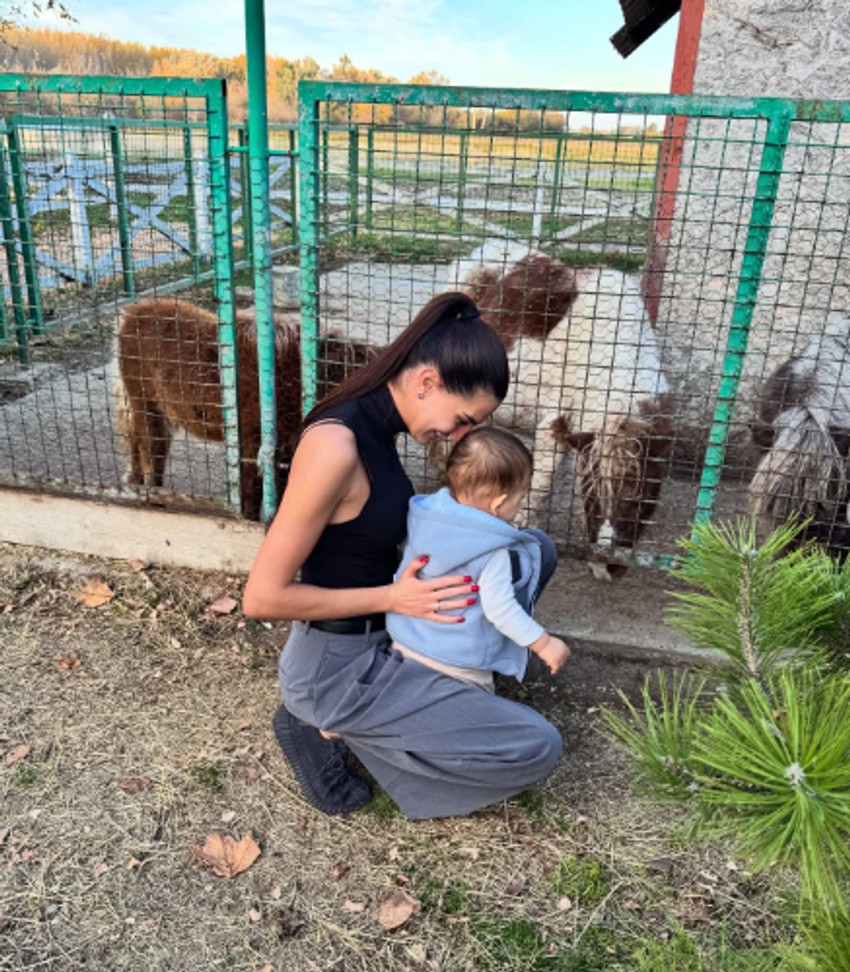 Jovana i Bogdan sa sinom otišli u etno selo