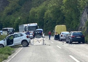 Lančani udes na ulazu u Rašku 